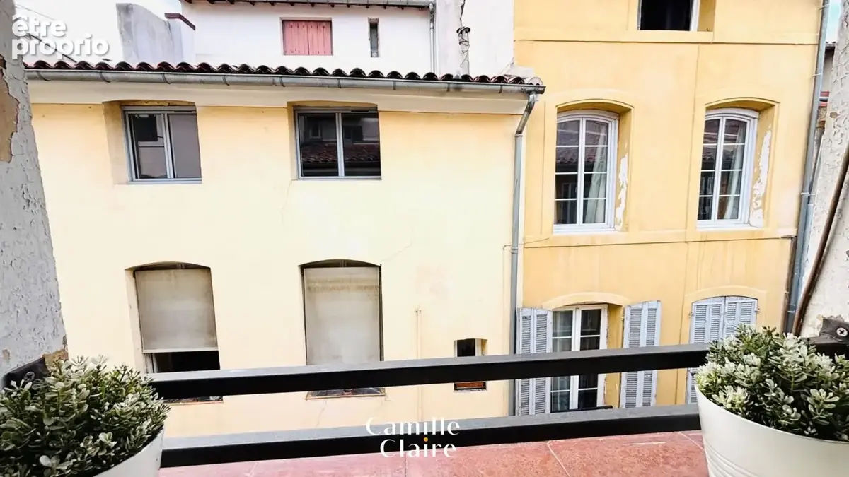 Dernier étage en plein cœur d'Aix EN PROVENCE : Appartement  T2/ T3 de 55 m2 rénové  Idéal location saisonniè - photo 3