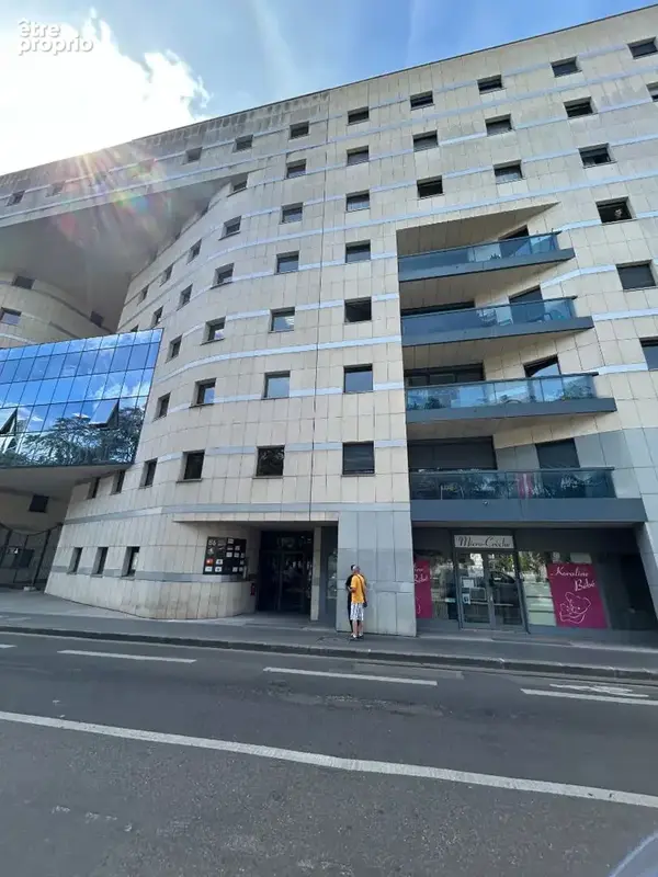Commerce à LYON-3E