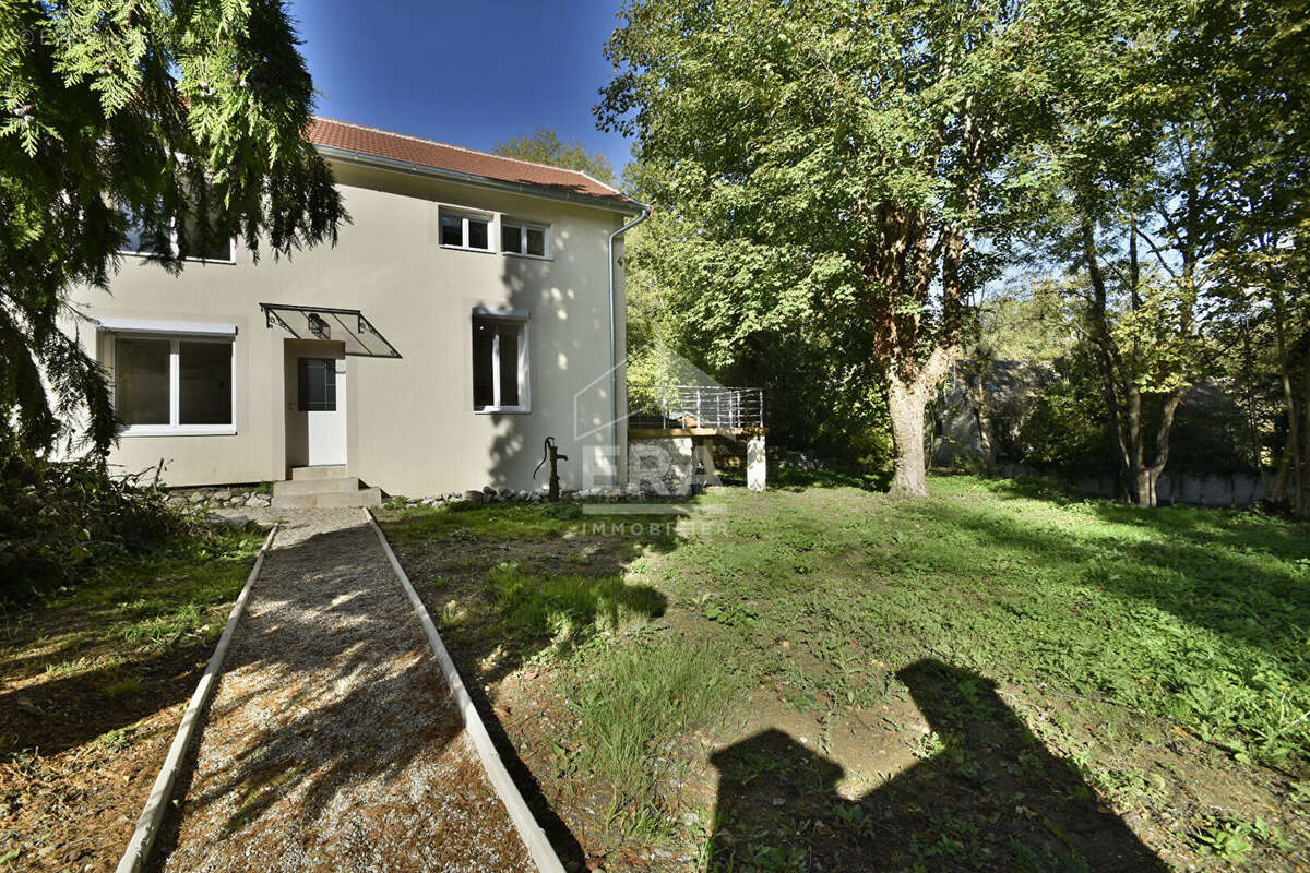 Maison à NEAUPHLE-LE-VIEUX