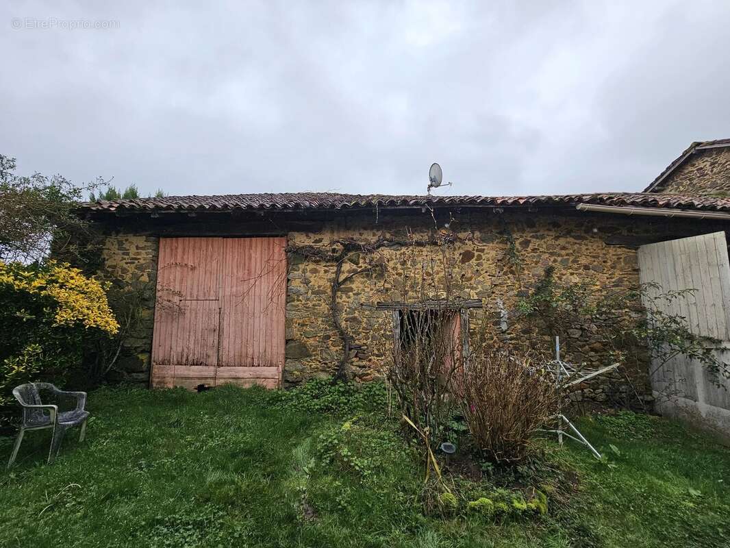 Charmante maison en pierre avec grange et fort potentiel dans un hameau paisible - photo 13