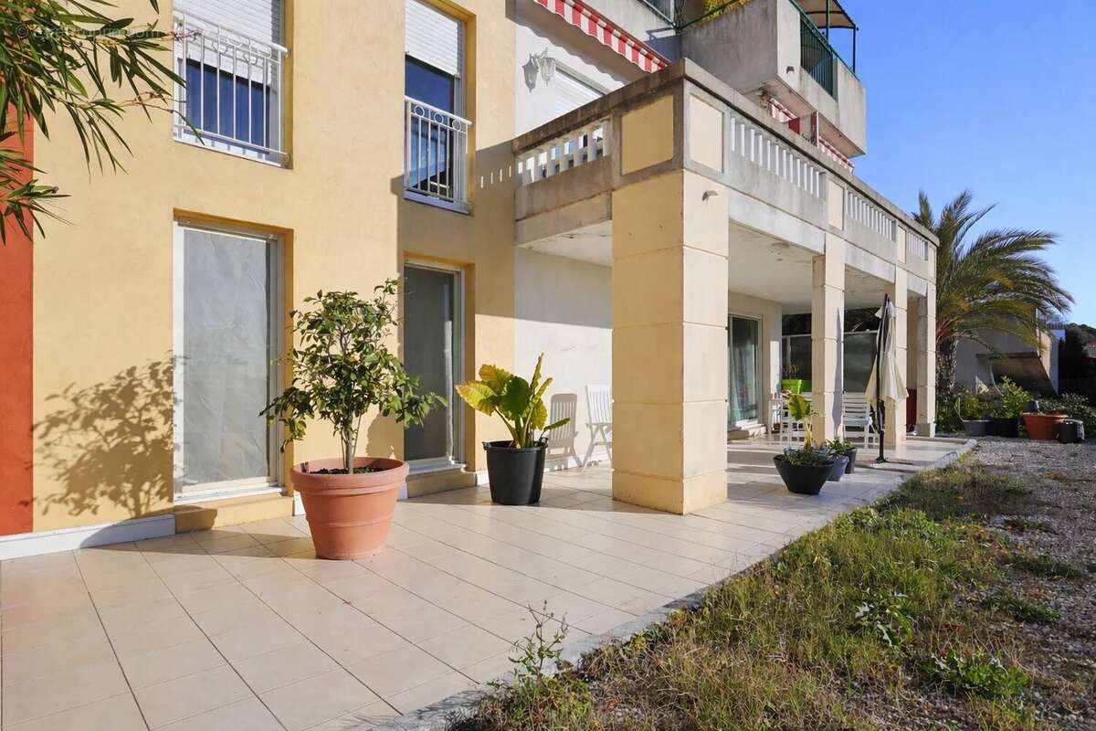 Appartement à SAINT-LAURENT-DU-VAR