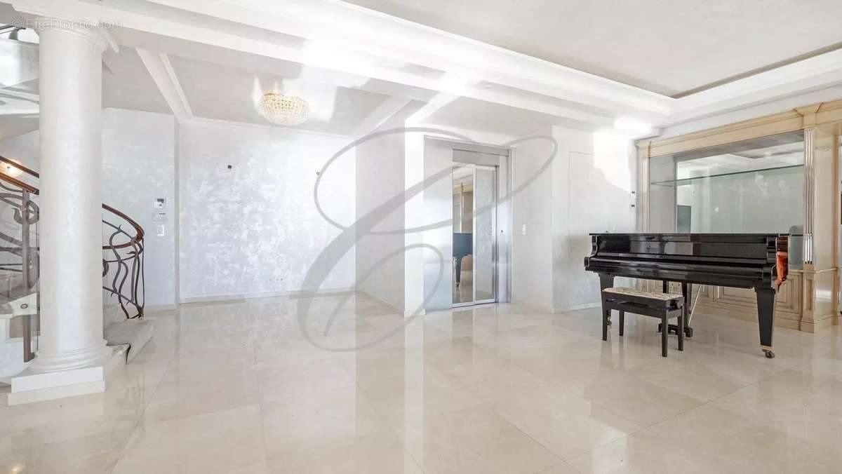 Maison à ROQUEBRUNE-CAP-MARTIN