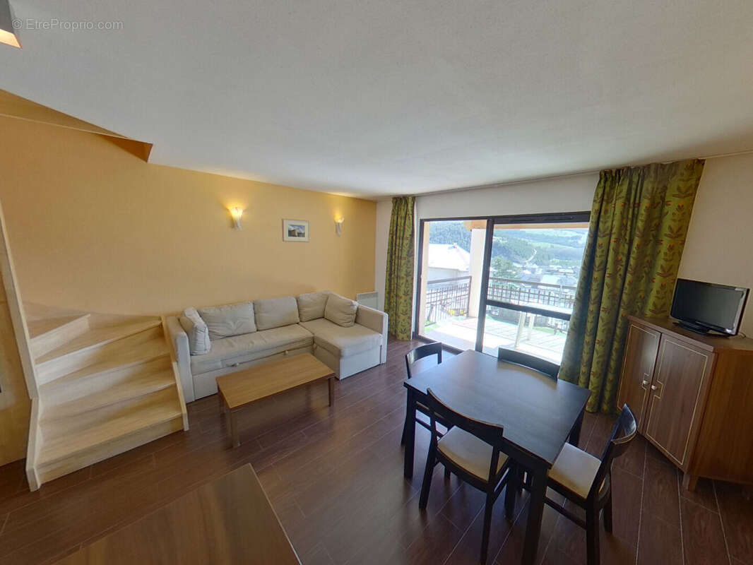 Type 3 en duplex - terrasse  - parking privatif - piscine - photo 2