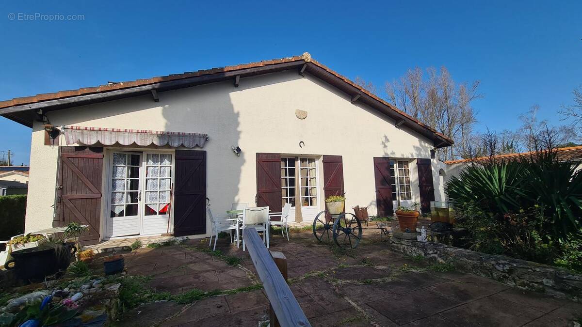 Maison à CADILLAC-EN-FRONSADAIS