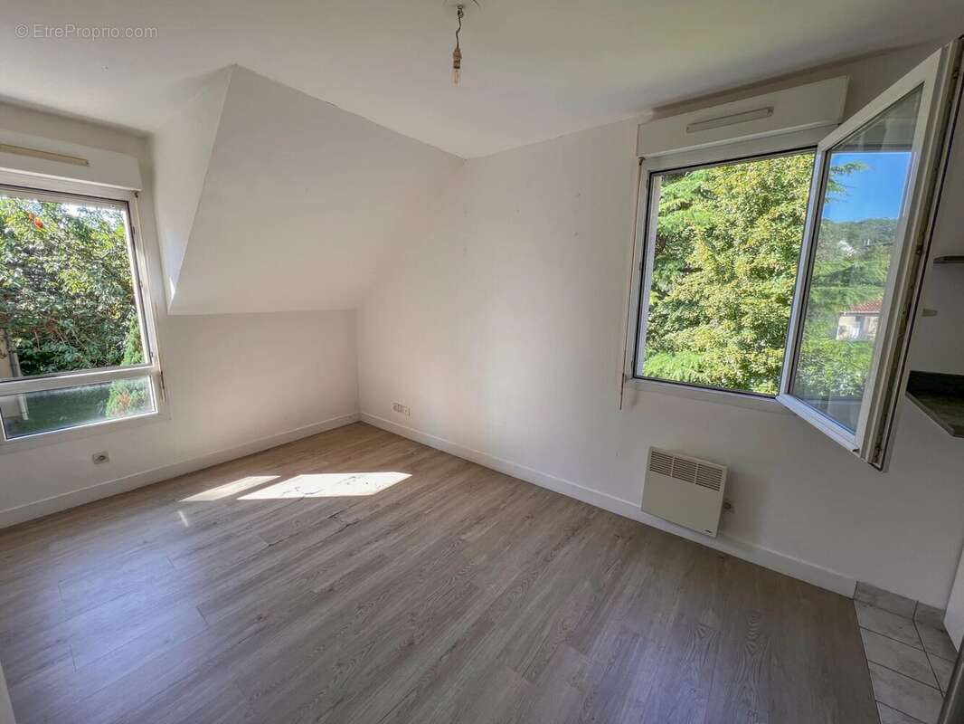 Appartement à SAINT-REMY-LES-CHEVREUSE