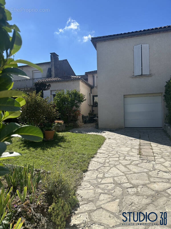 VUE DU JARDIN - Maison à LAROQUE-TIMBAUT