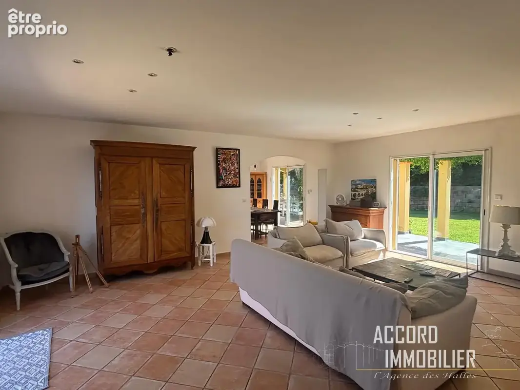 Superbe Maison T9 d'une superficie habitable de 286 m2 avec dépendances, piscine sur 1494 m2 de terrain - photo 3