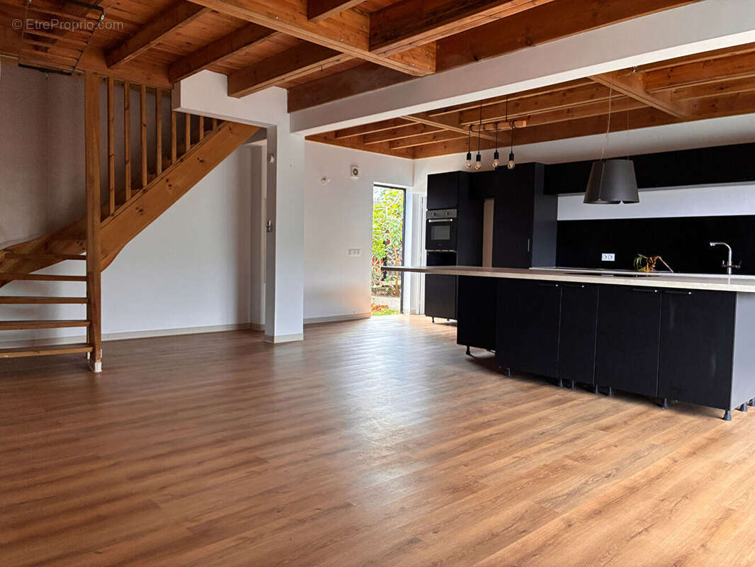 villa T5 avec piscine quartier grand fond à Saint-Leu - photo 7