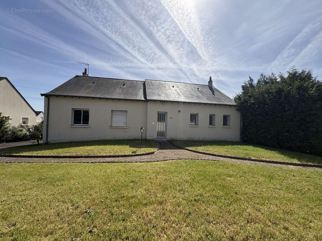 Maison à MONTREUIL-BELLAY