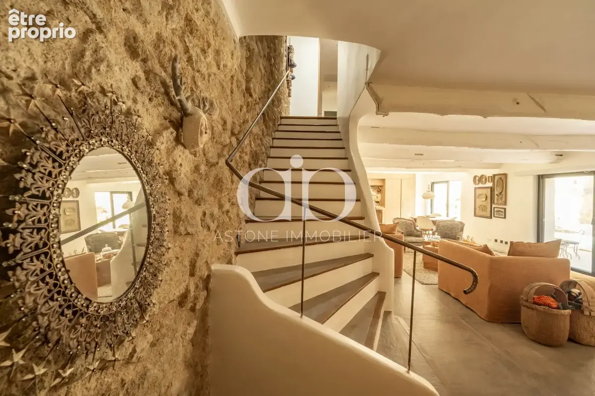Maison de village en pierre de taille du XVIII siècle rénovée, avec piscine - photo 11