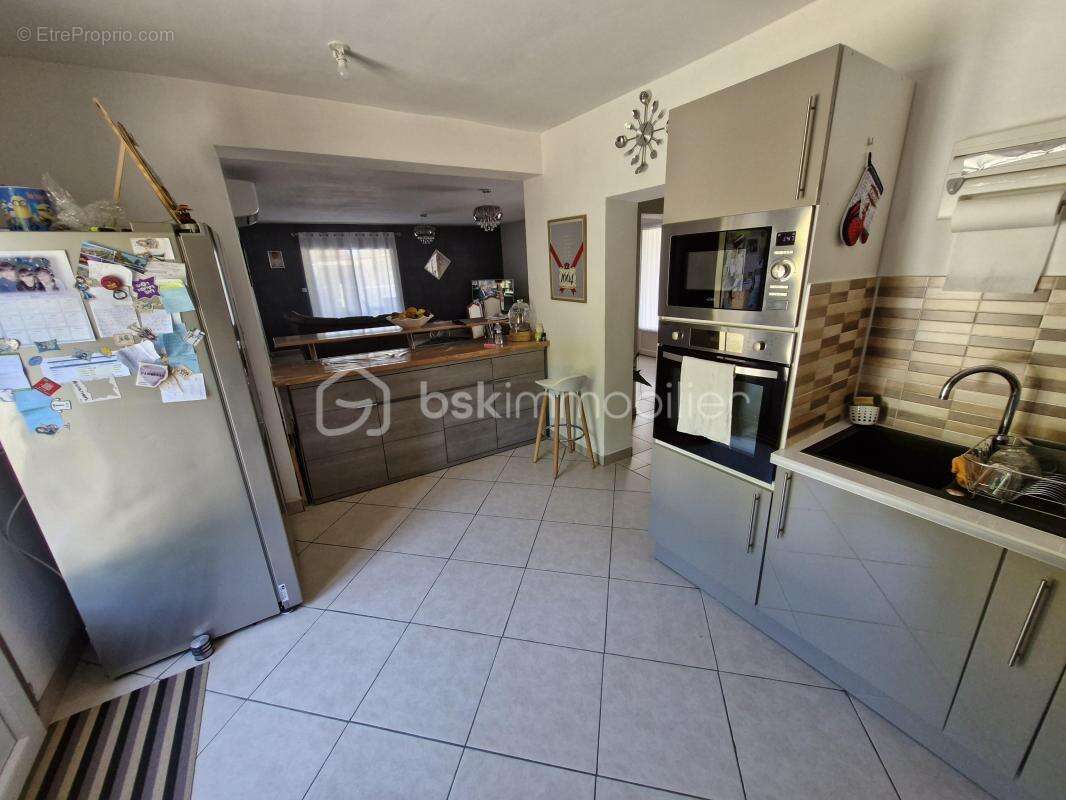 Charmante maison de 145m2 sur son terrain clos de 2224m2 dans un environnement calme à Mouleydier - photo 8