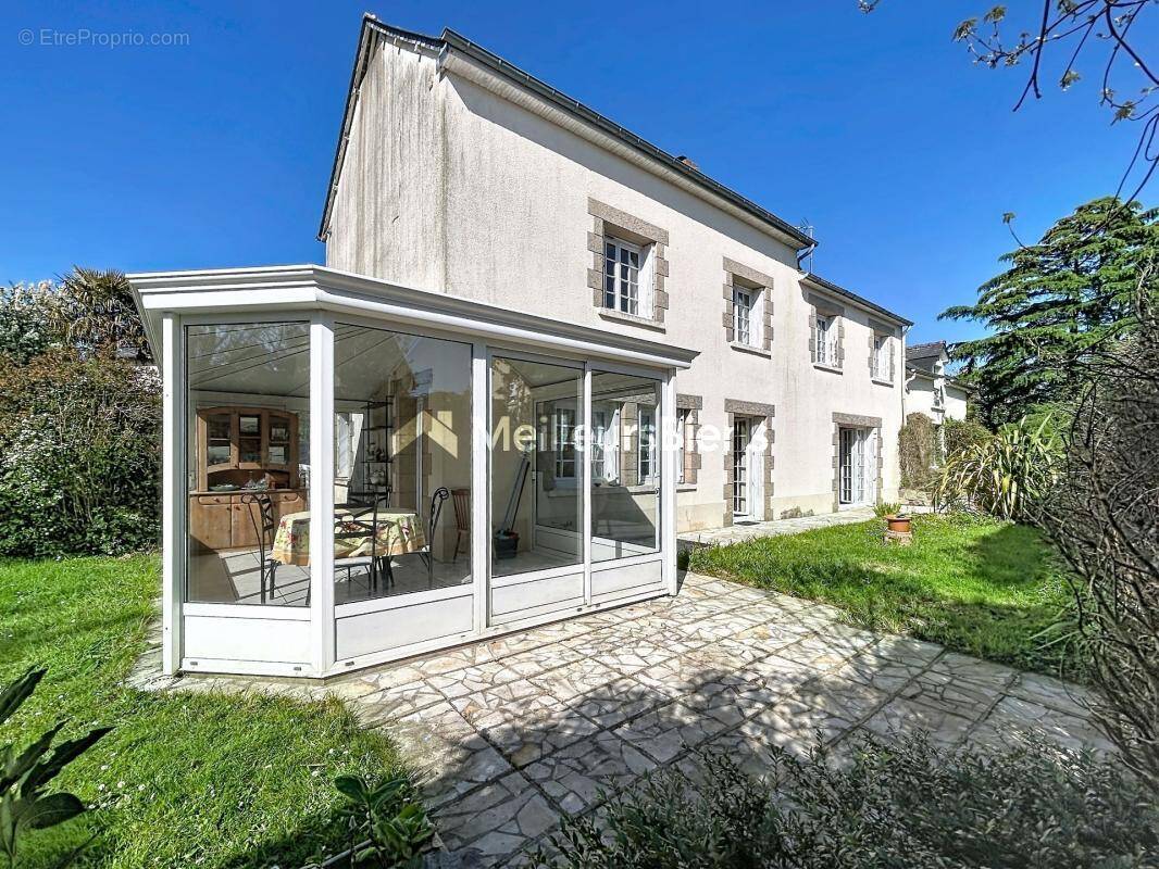 Maison à MONTREUIL-LE-GAST