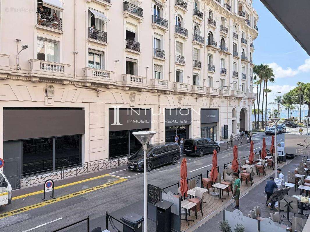 Cannes - Croisette : Studio avec coin nuit vue mer latérale - photo 10