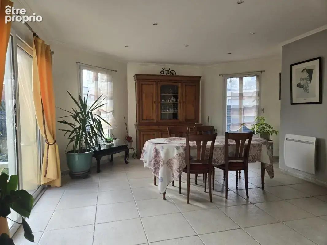 Maison 5 chambres et un bureau centre bourg - photo 3