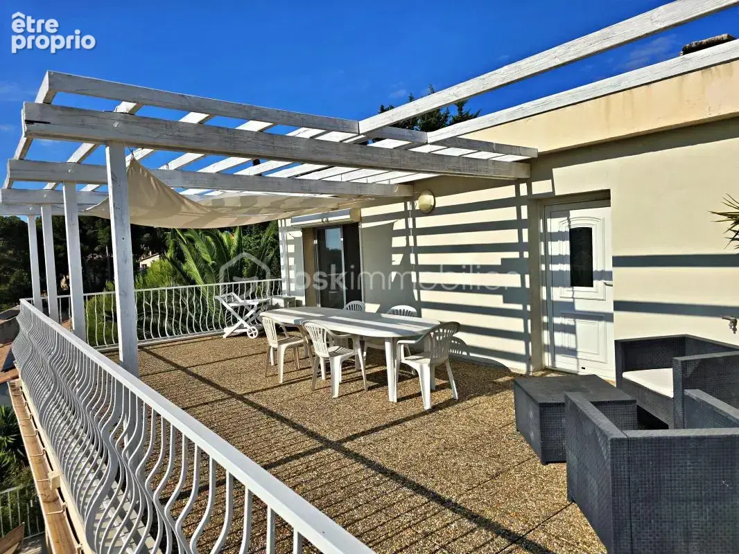 À 2 minutes à pied du port – Vue mer – Propriété de caractère 186 m² – 3 logements – Piscine - photo 13