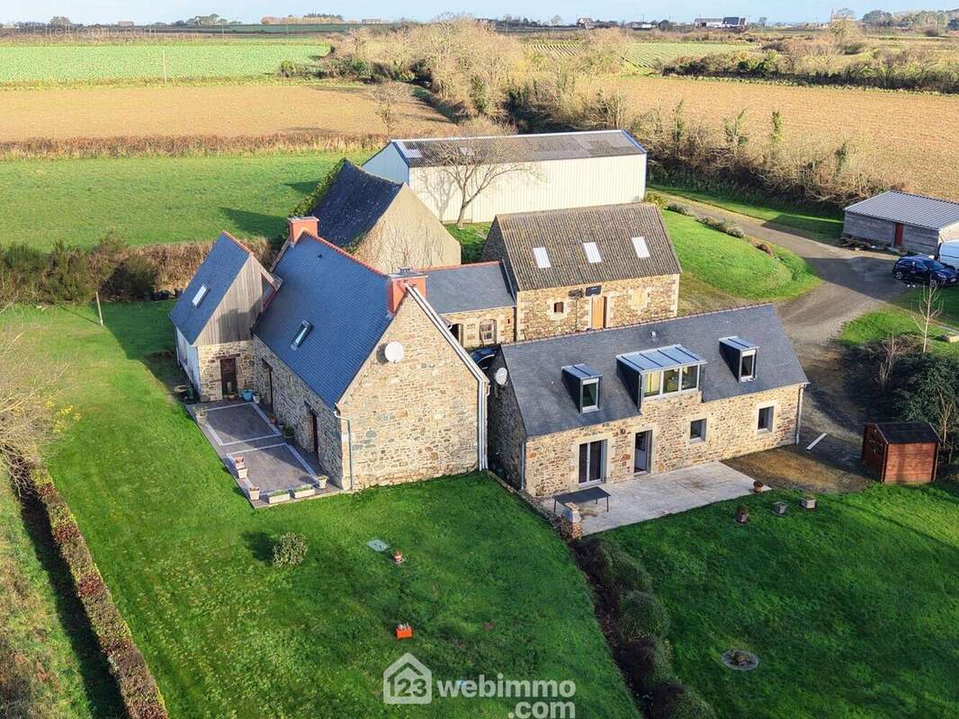 Maison à PLOUGRESCANT