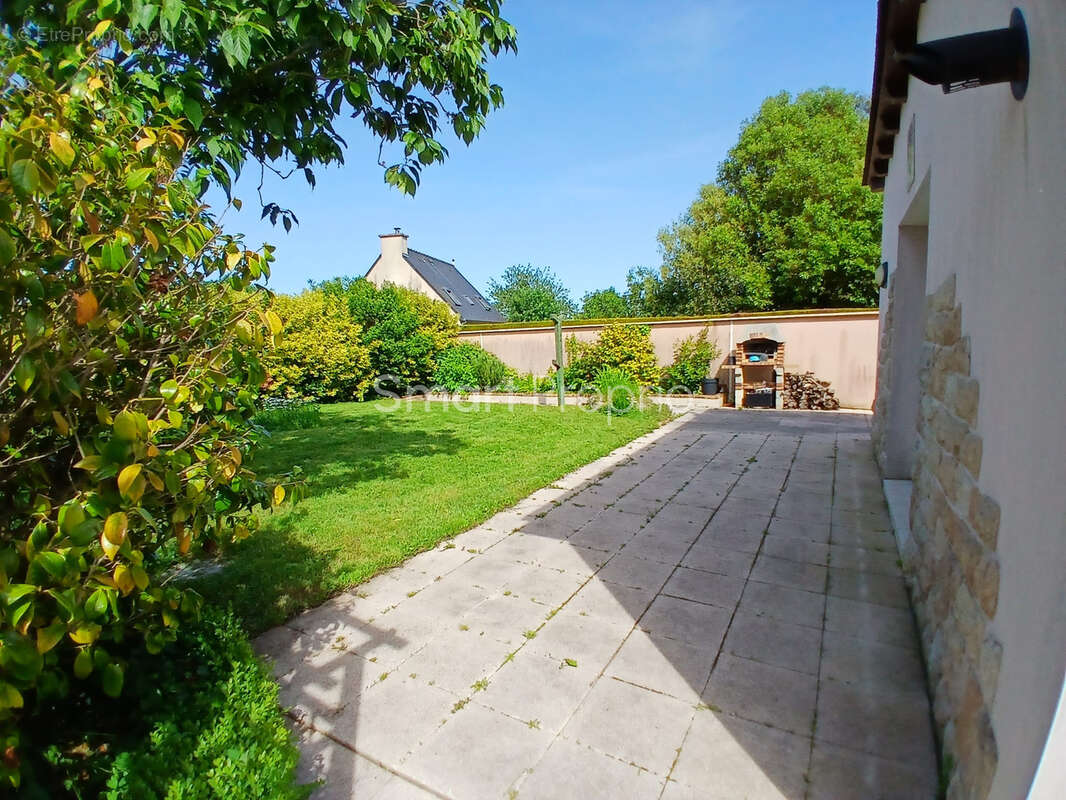 Maison à HENANBIHEN