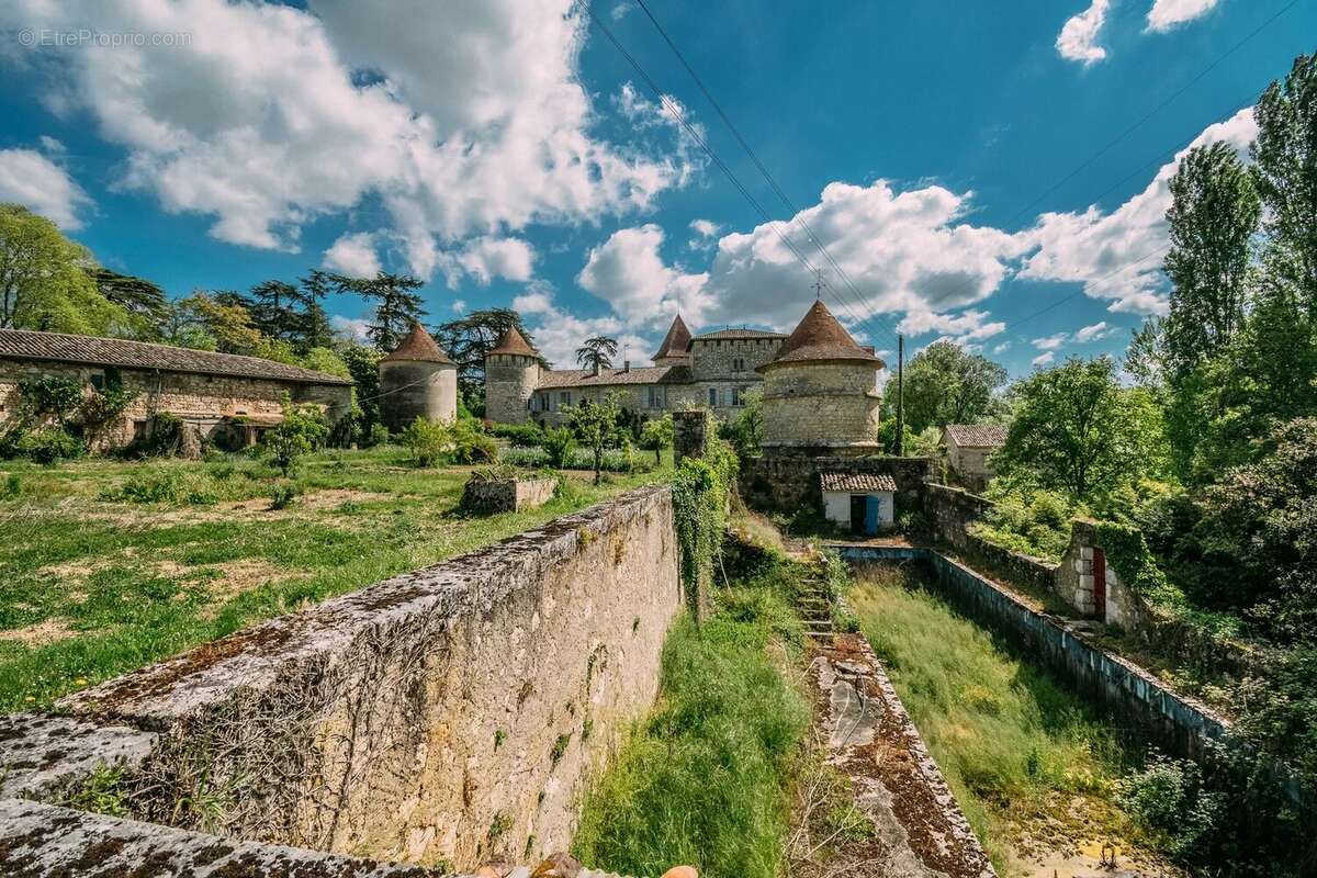 Superbe Château médiéval chargé d'histoire entouré de plus de 200 hectares - photo 12