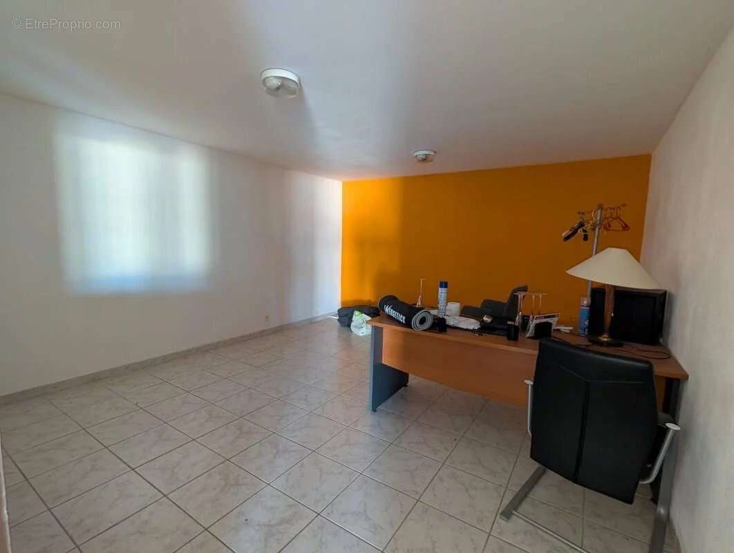 Local commercial 322m² - photo 8