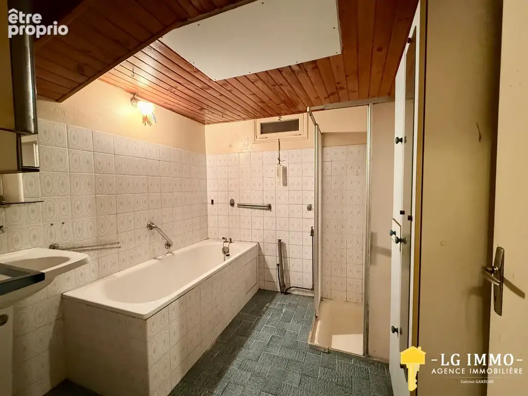 Lot de deux maisons d'habitation, grange, atelier et terrain clos - photo 16