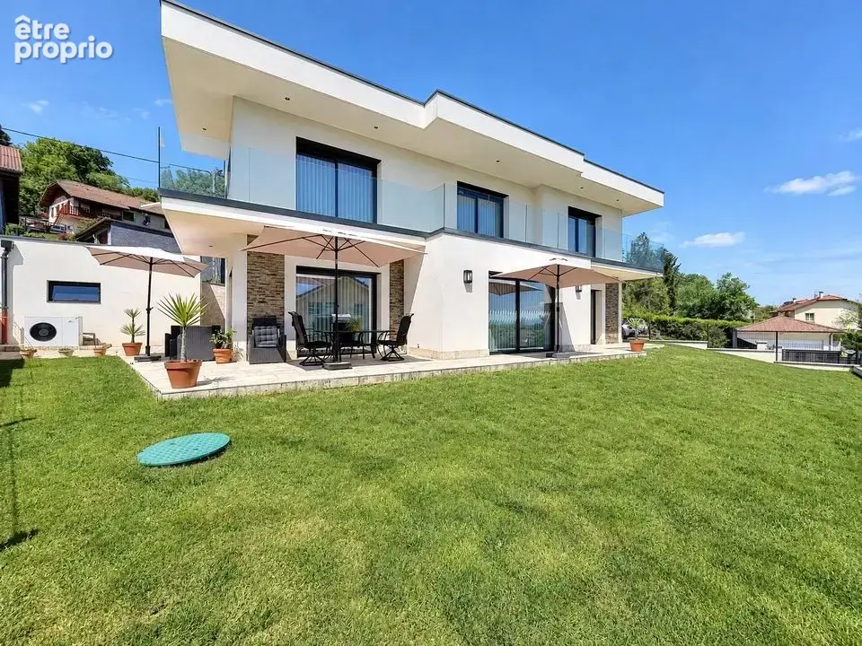 Maison à PERON