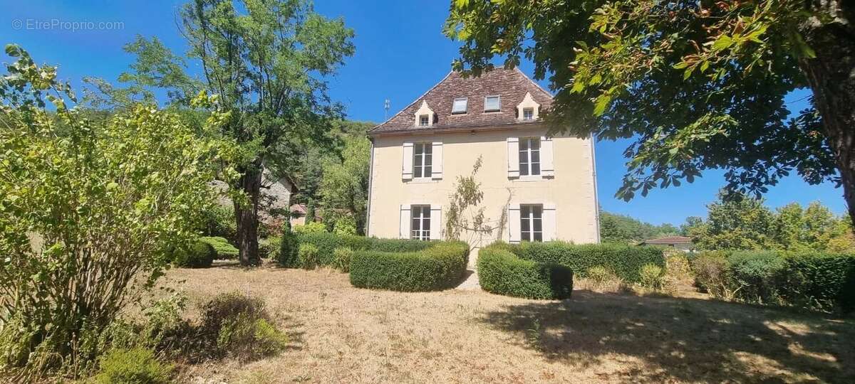 Maison de maître avec piscine et dépendances - photo 34