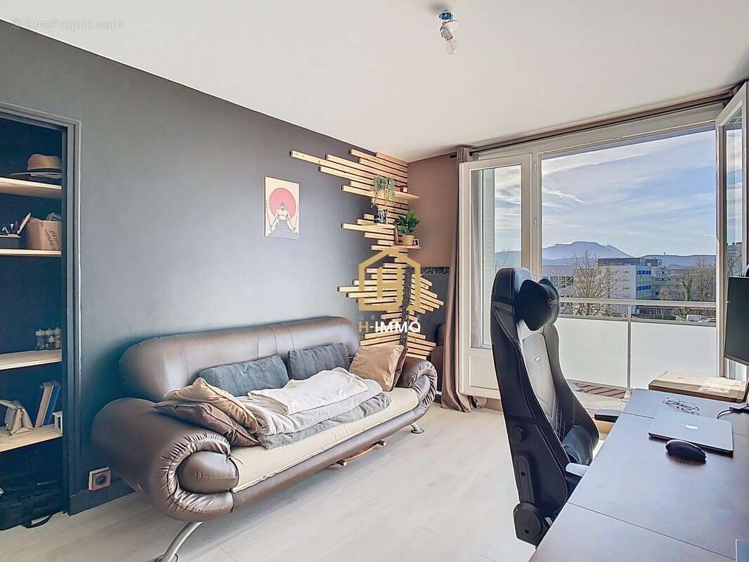 Appartement à SAINT-MARTIN-D'HERES
