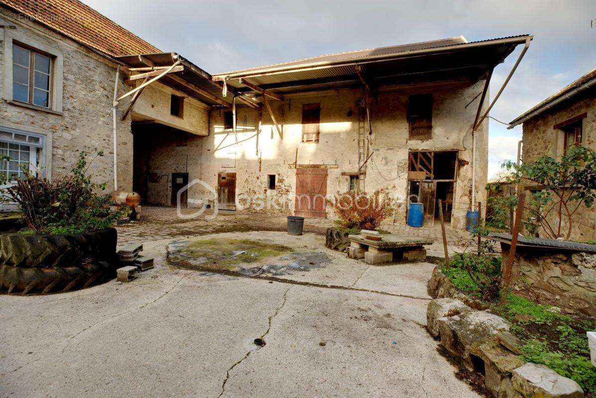 Maison à COULOMBS-EN-VALOIS