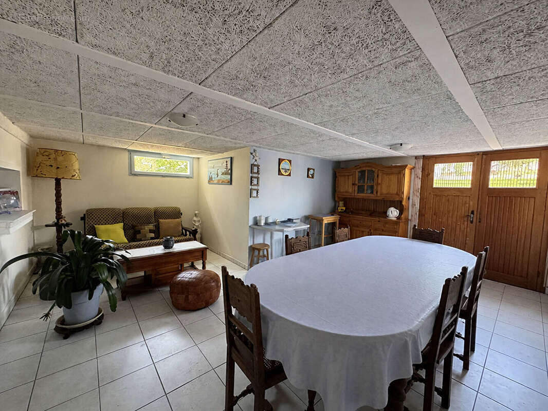 Maison familiale de 247 m² à vendre à Roz-sur-Couesnon - 7 chambres - Terrain de 2 000 m² - Proche bourg et commerces - photo 14