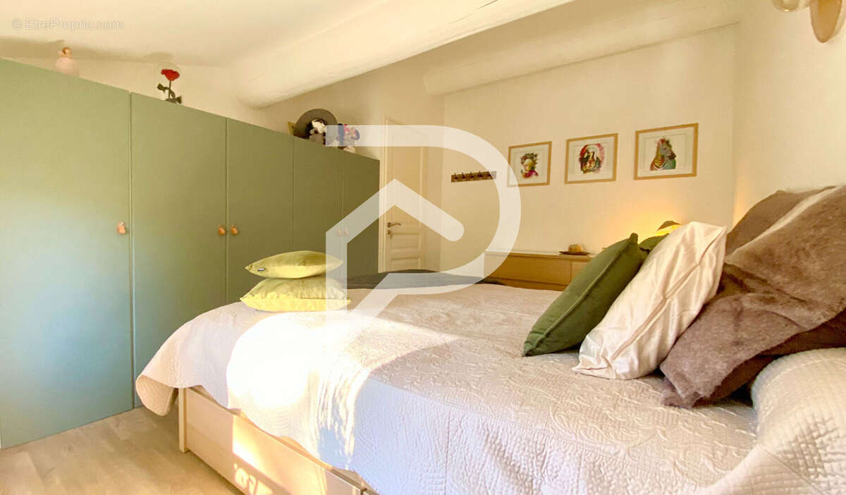 Maison à LE PUY-SAINTE-REPARADE