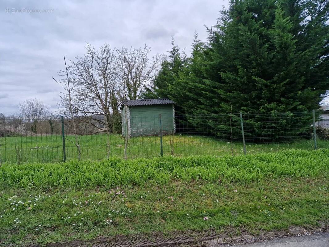 Terrain à MARTIGNY-COURPIERRE