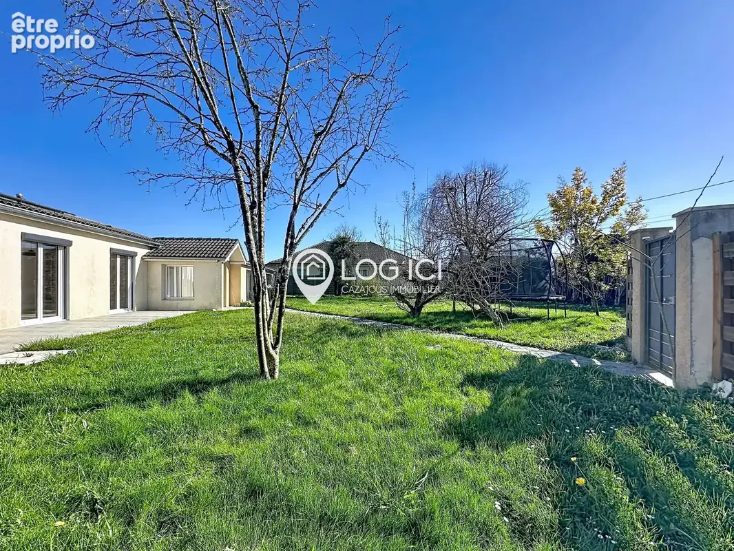 BORDERES - Vente Maison de plain-pied T5 avec double garage et piscine intérieure sur un terrain de 1 209 m2 - photo 2