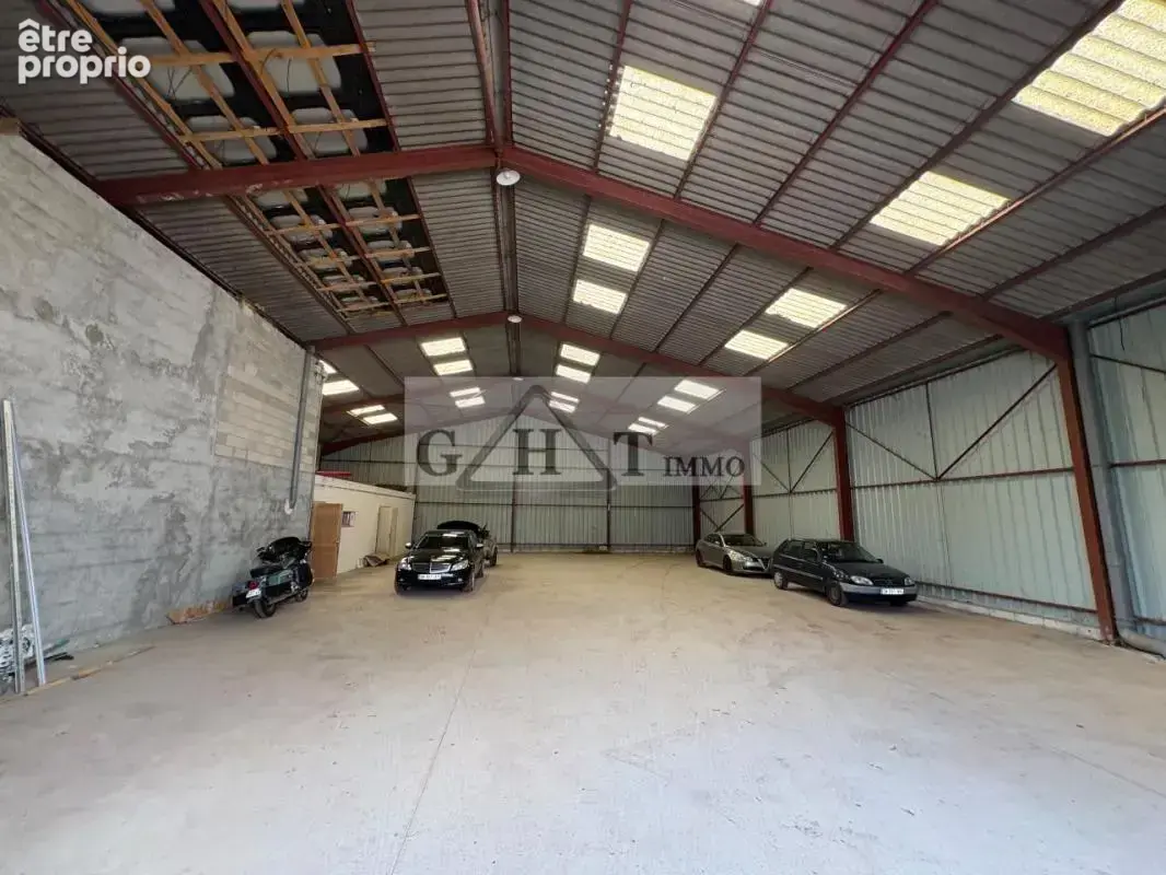 Entrepot a vendre chatelet en brie - photo 3