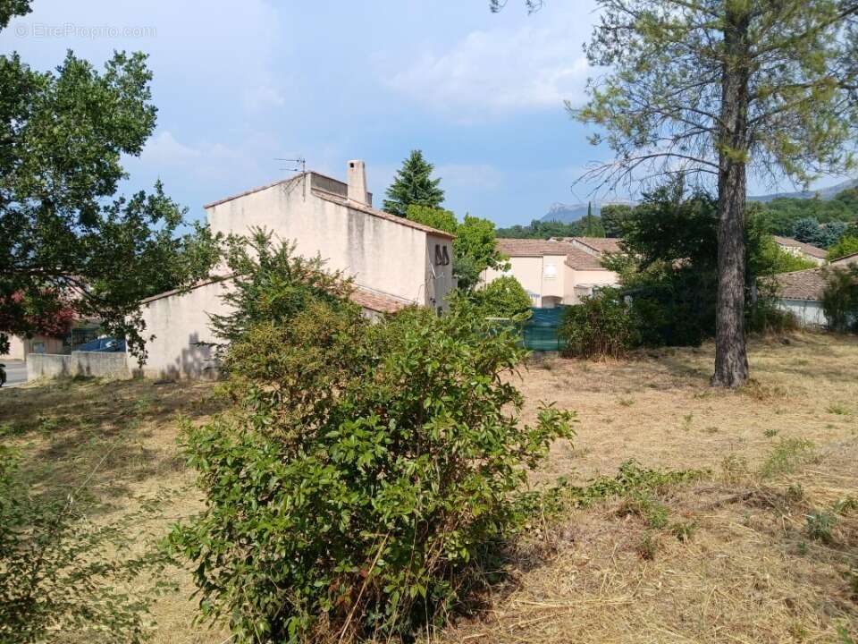 Terrain 411 m² à Trets  - photo 3