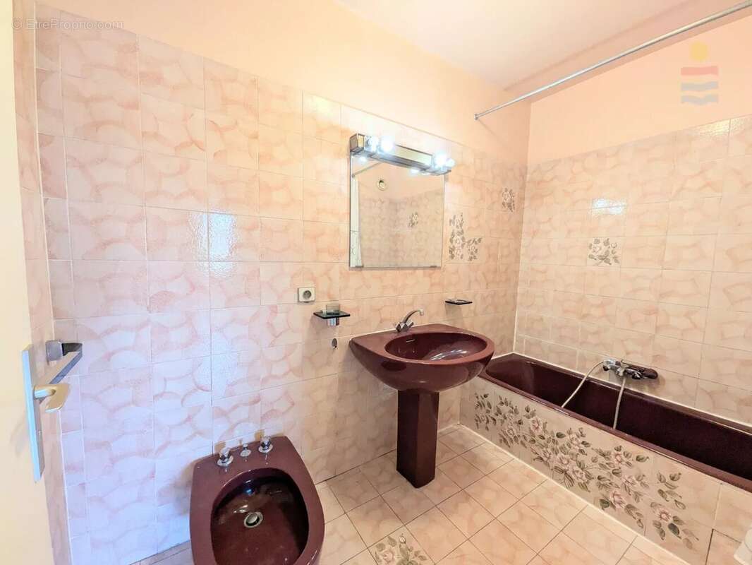 Appartement à SAINT-LAURENT-DU-VAR