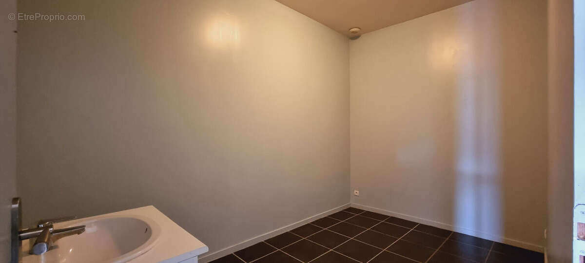 Commerce à CONFOLENS