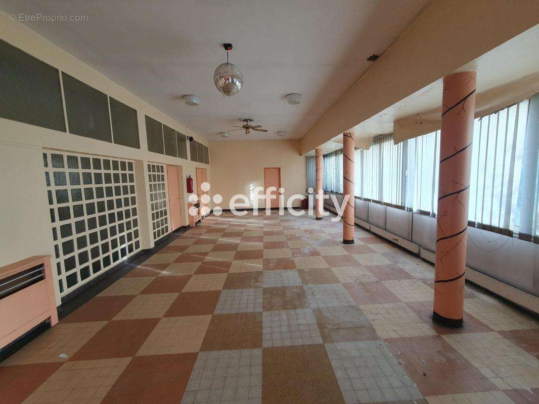 Commerce à CONDE-SUR-L&#039;ESCAUT