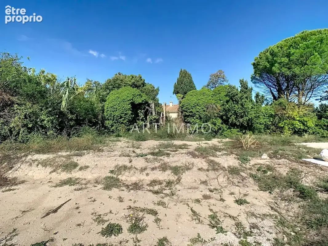 Terrain à CHATEAUNEUF-DE-GADAGNE