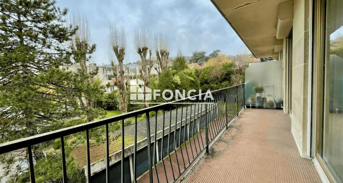 Appartement à LE PLESSIS-ROBINSON