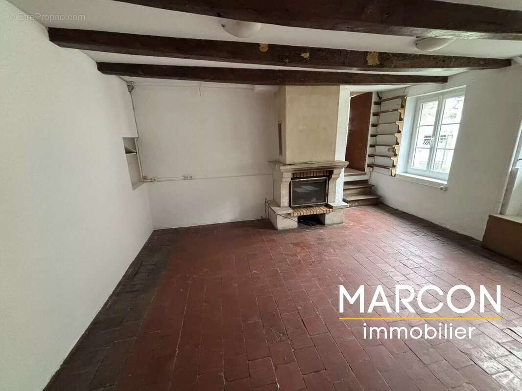 Maison à SAINT-MEDARD-LA-ROCHETTE