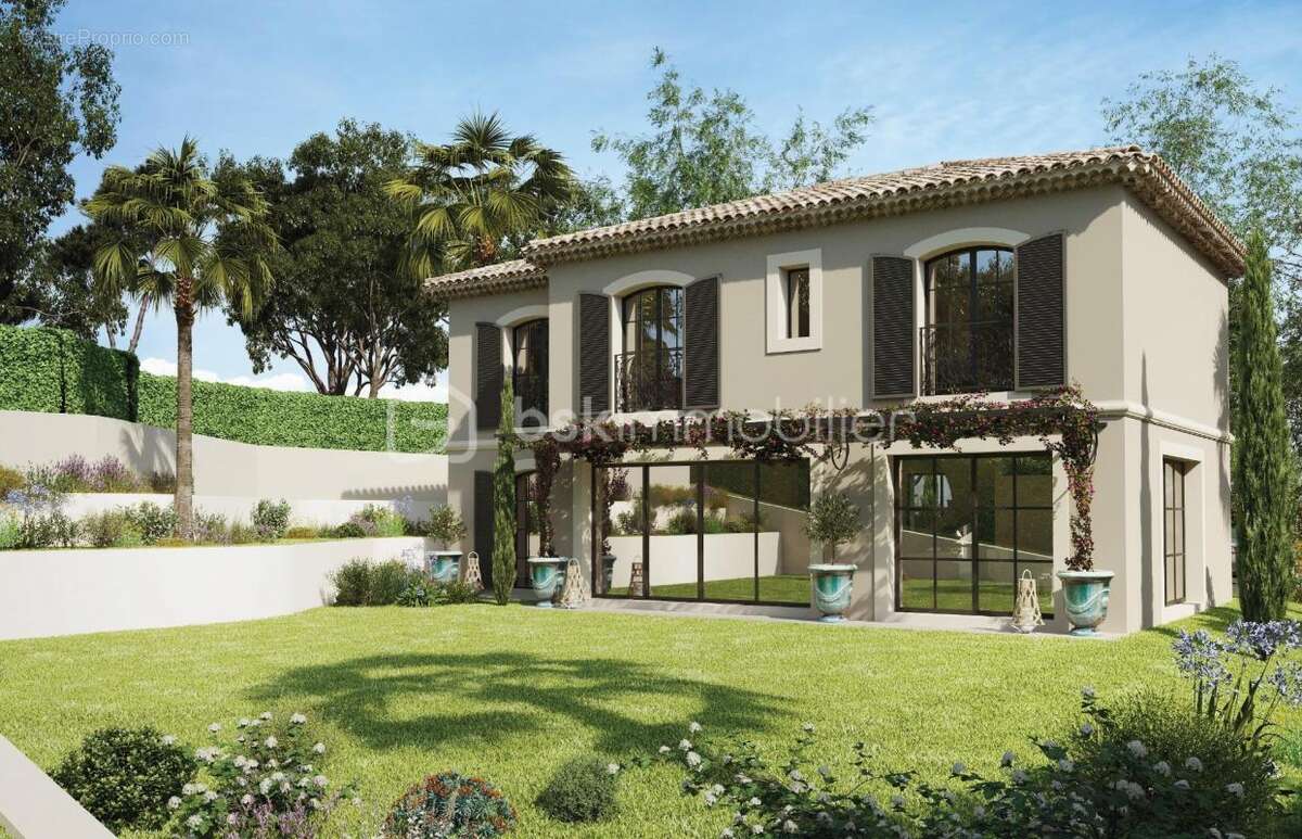 Terrain à MOUGINS