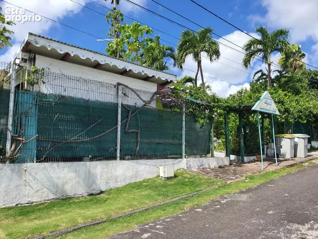 A vendre : bungalow ajoupa f1 22 m² a sainte-anne (97180) - photo 2