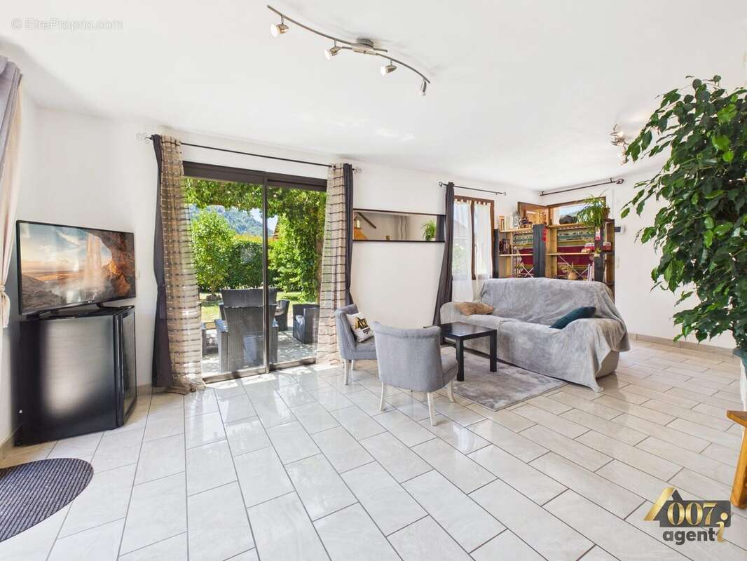 Maison 83 m² à La Rochette  - photo 7