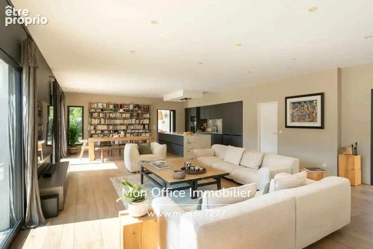 Référence : 7277-ABO - Maison contemporaine de 240 m² avec piscine et vue dégagée – Saint-Marc-Jaumegarde - photo 4