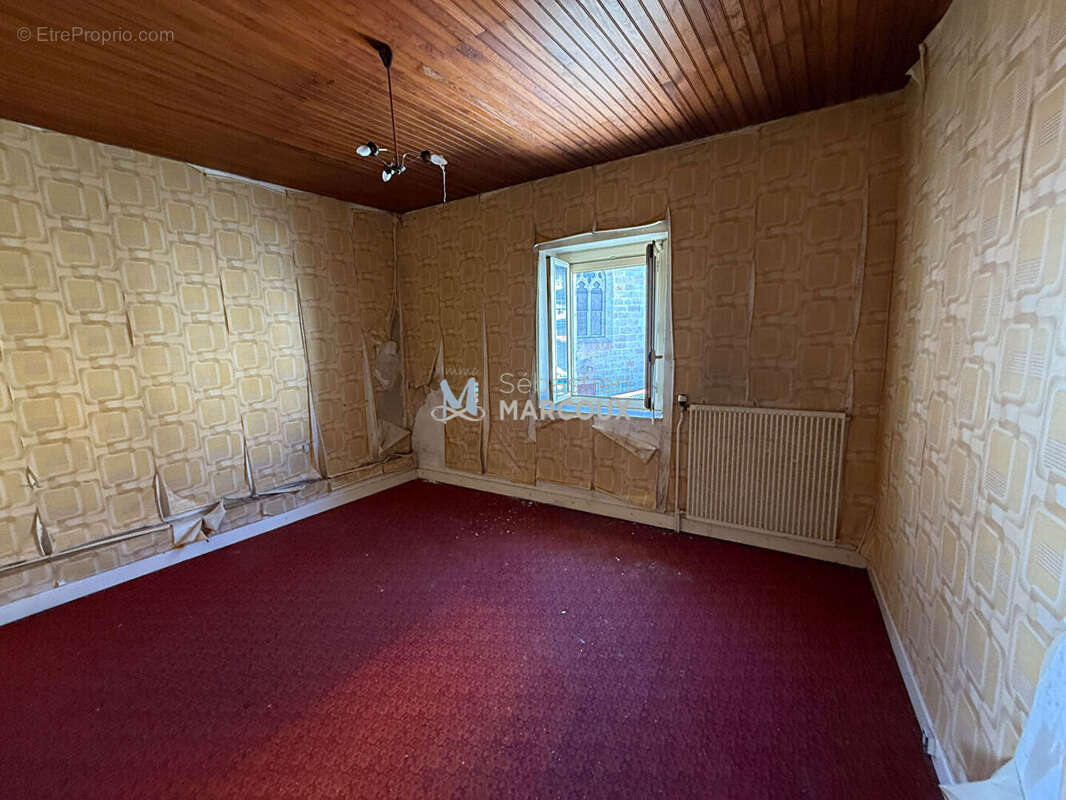 Maison à SAINT-BONNET-LE-COURREAU