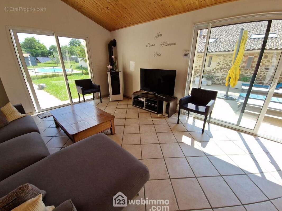 Autre angle de vue - Maison à LA ROCHE-SUR-YON