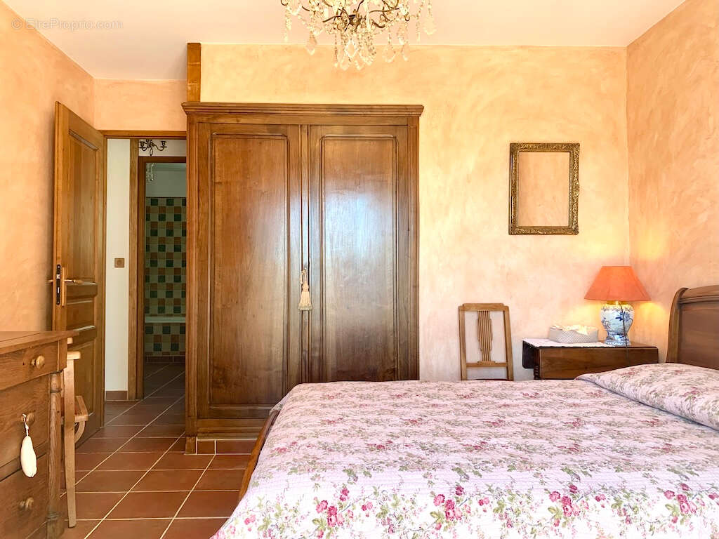 Maison plain-pied avec piscine, dépendance et double garage à proximité directe de Cahors - photo 8