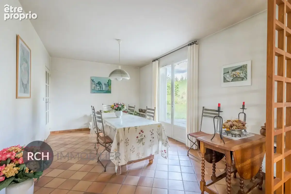 Proche Montfort-l'Amaury - Maison d'architecte baignée de lumière avec piscine chauffée et terrain arboré - photo 7