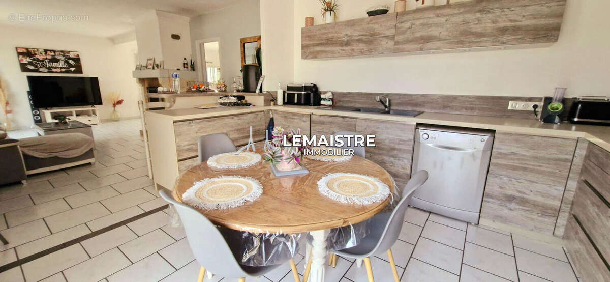 Maison à vendre - Yvetot - 160 m² - 6 chambres - Sous-sol complet - Jardin de 600 m² - photo 5