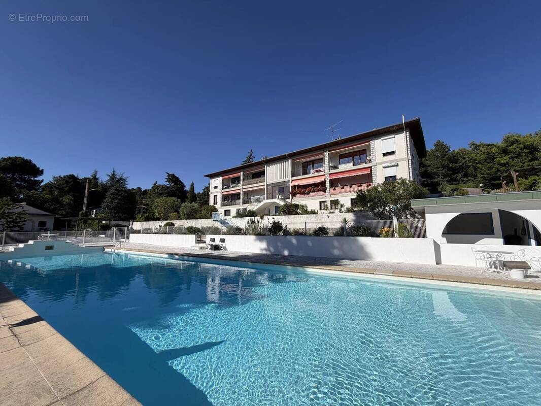 Appartement à BERRE-LES-ALPES